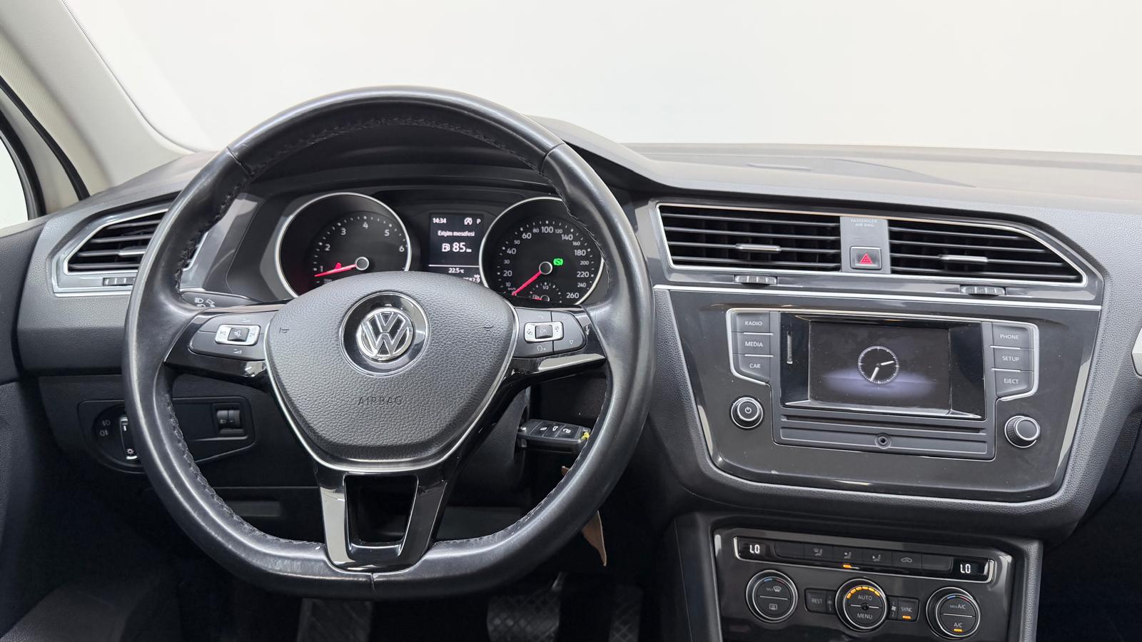 VOLKSWAGEN TIGUAN 9